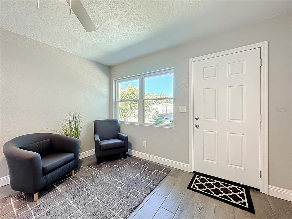 Под контрактом: $269,900 (3 спален, 2 ванн, 1088 Квадратных фут)