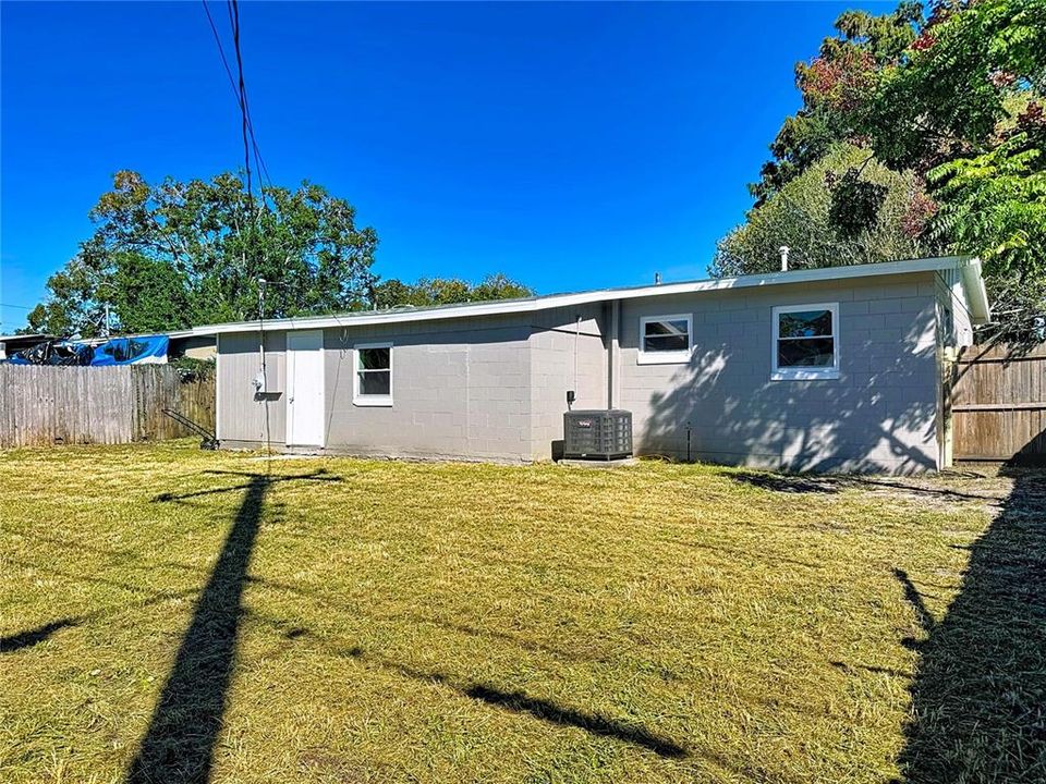 Под контрактом: $269,900 (3 спален, 2 ванн, 1088 Квадратных фут)