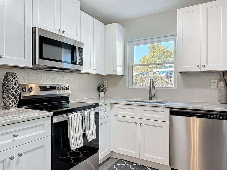 Под контрактом: $269,900 (3 спален, 2 ванн, 1088 Квадратных фут)