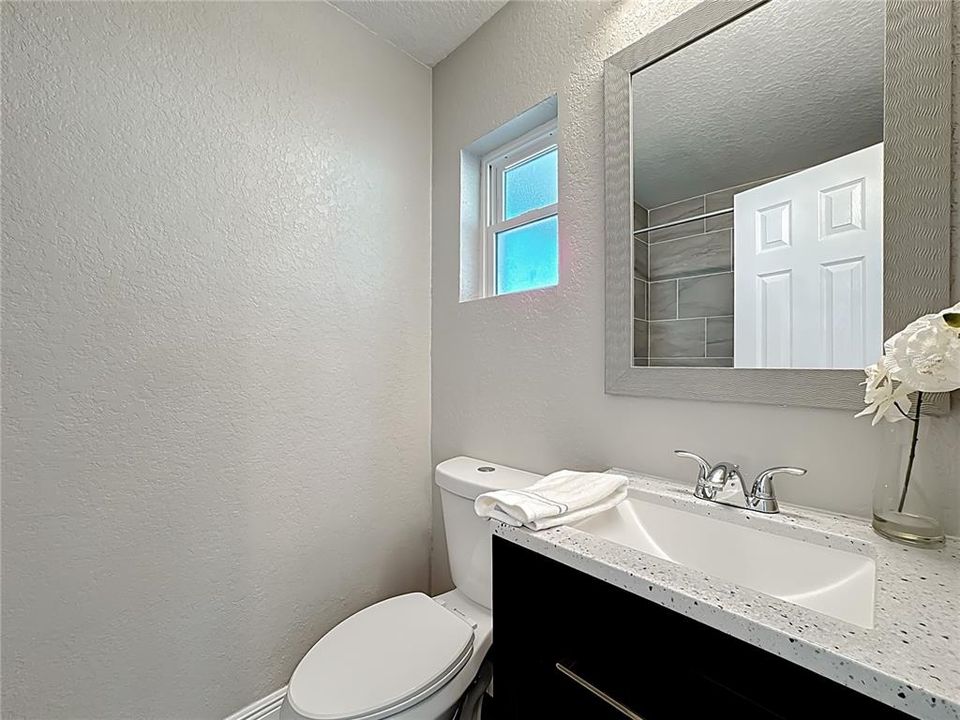 Под контрактом: $269,900 (3 спален, 2 ванн, 1088 Квадратных фут)