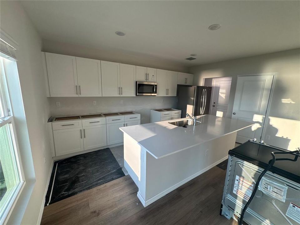 For Rent: $2,999 (5 beds, 3 baths, 2892 Square Feet)