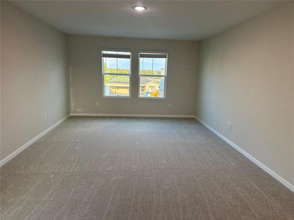 For Rent: $2,999 (5 beds, 3 baths, 2892 Square Feet)