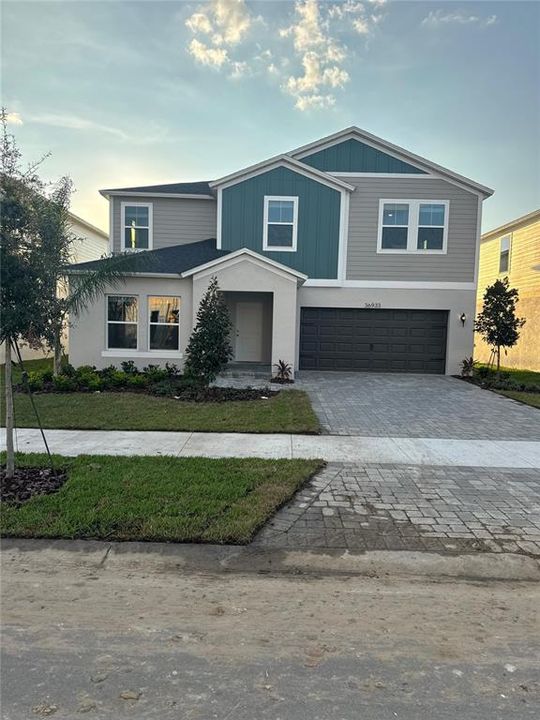 For Rent: $2,999 (5 beds, 3 baths, 2892 Square Feet)