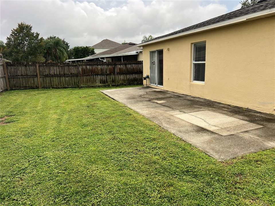 合同活跃: $370,000 (3 贝兹, 2 浴室, 1480 平方英尺)