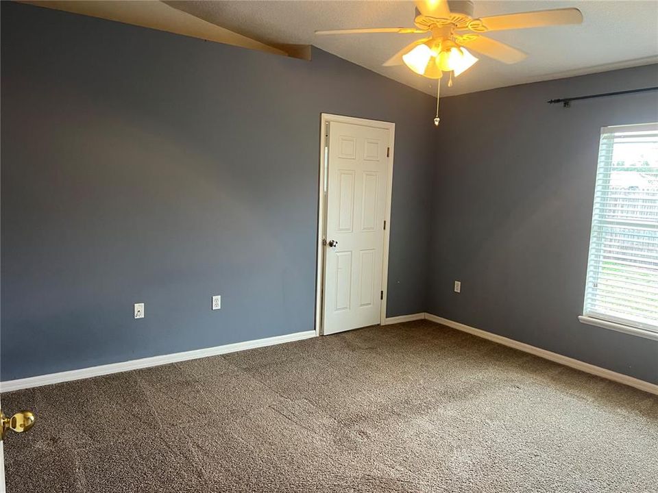 合同活跃: $370,000 (3 贝兹, 2 浴室, 1480 平方英尺)