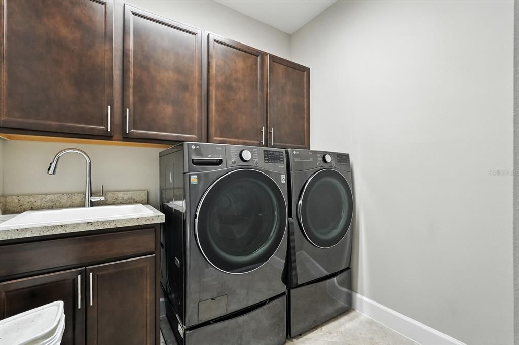 For Sale: $655,000 (3 beds, 3 baths, 2161 Square Feet)