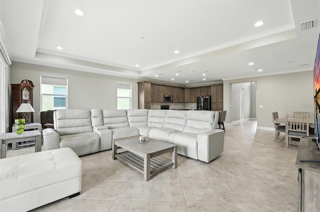 For Sale: $655,000 (3 beds, 3 baths, 2161 Square Feet)