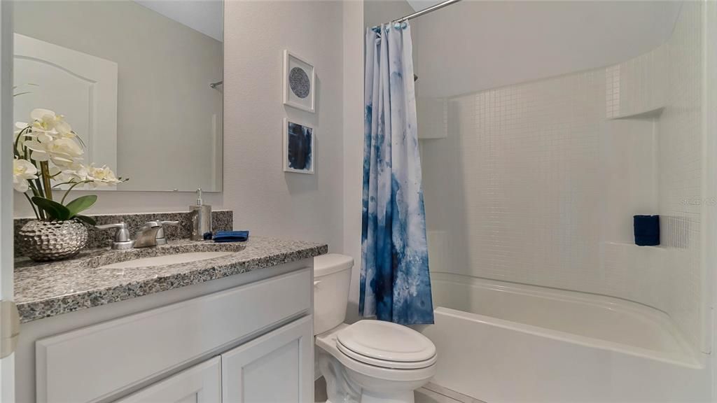 Под контрактом: $425,420 (5 спален, 3 ванн, 2601 Квадратных фут)