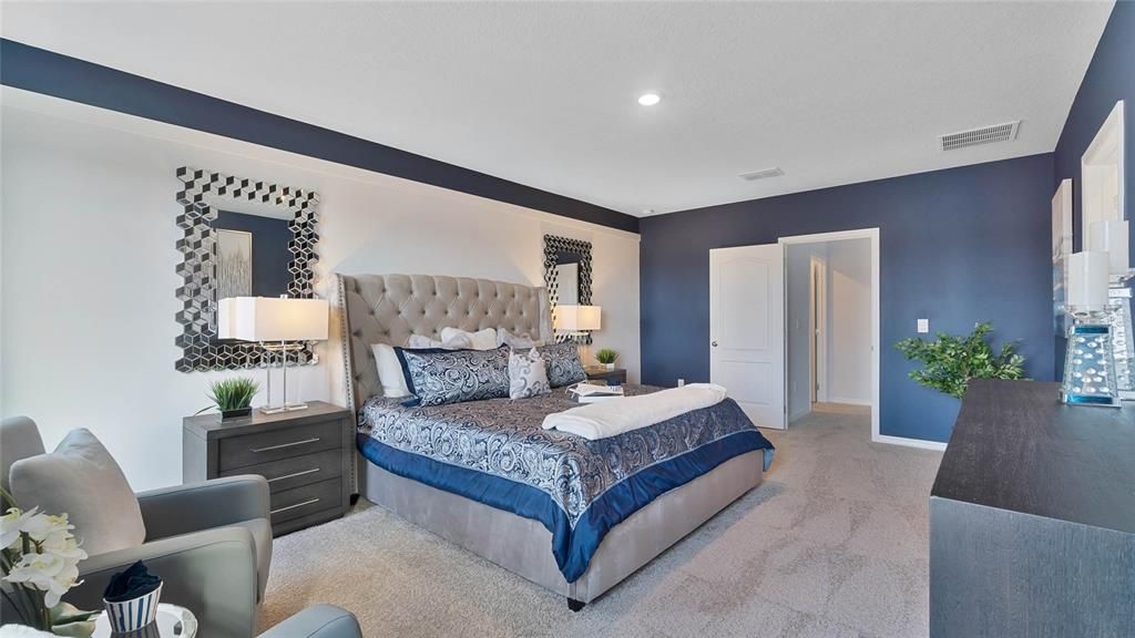 Под контрактом: $425,420 (5 спален, 3 ванн, 2601 Квадратных фут)