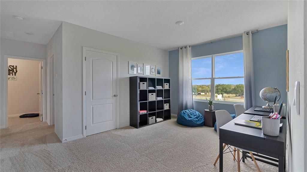 Под контрактом: $425,420 (5 спален, 3 ванн, 2601 Квадратных фут)