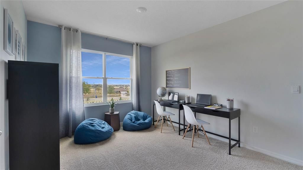 Под контрактом: $425,420 (5 спален, 3 ванн, 2601 Квадратных фут)