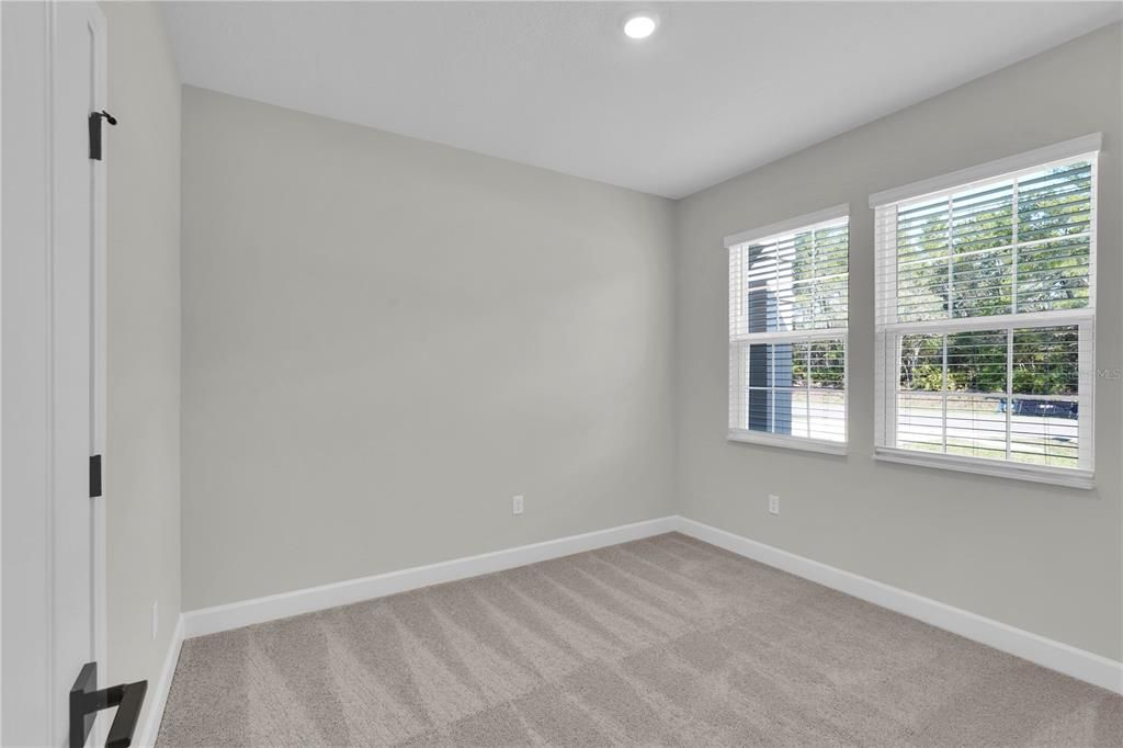Activo con contrato: $399,900 (4 camas, 2 baños, 2063 Pies cuadrados)