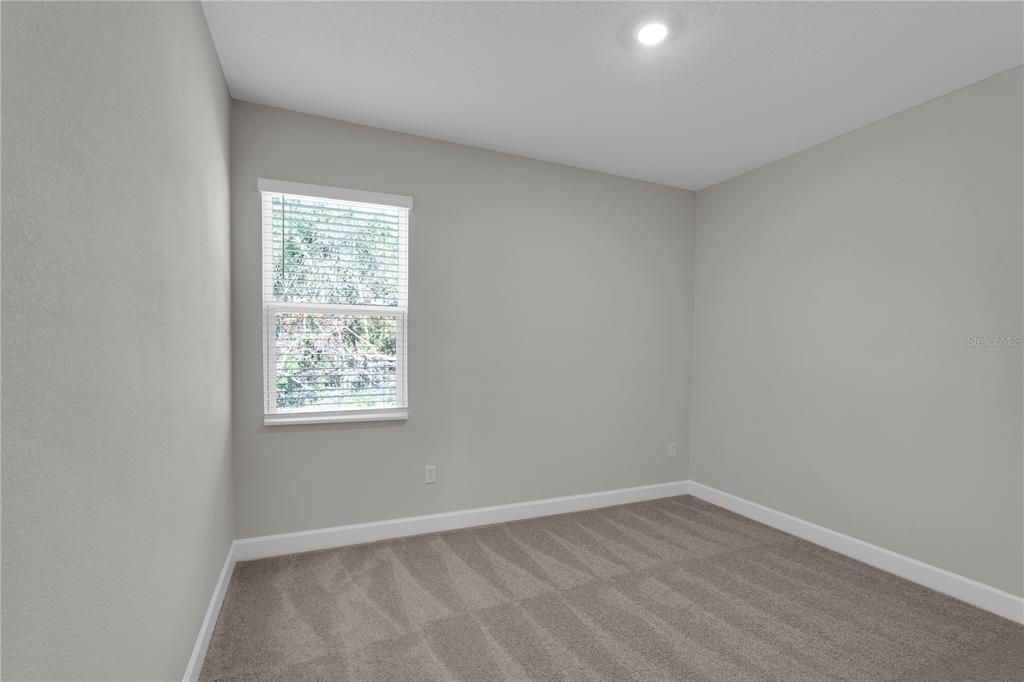 Activo con contrato: $399,900 (4 camas, 2 baños, 2063 Pies cuadrados)