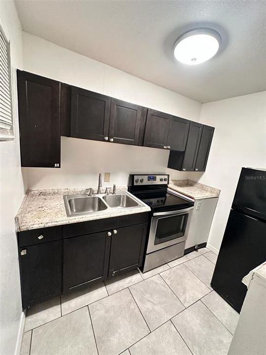 В аренду: $875 (1 спален, 1 ванн, 425 Квадратных фут)