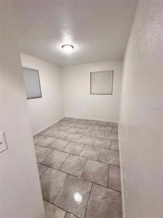 В аренду: $875 (1 спален, 1 ванн, 425 Квадратных фут)