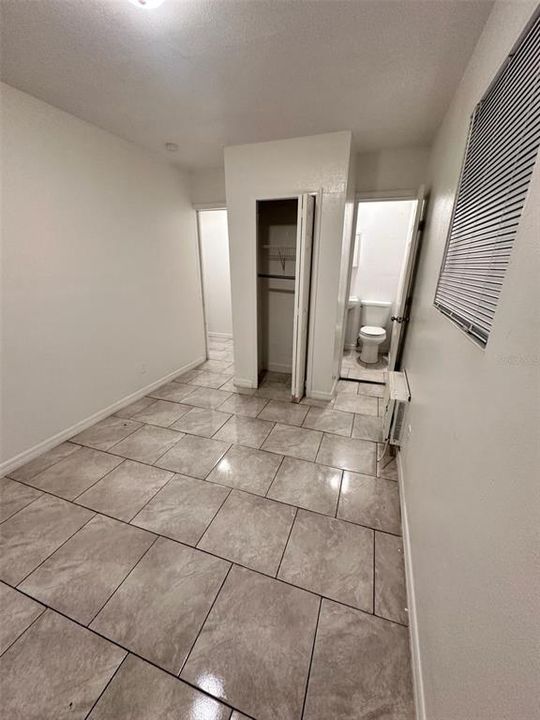 В аренду: $875 (1 спален, 1 ванн, 425 Квадратных фут)