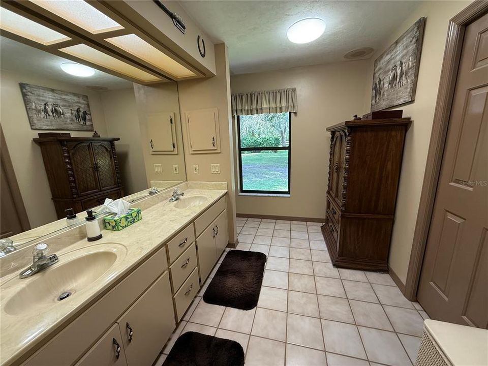 待售: $879,900 (3 贝兹, 3 浴室, 2319 平方英尺)