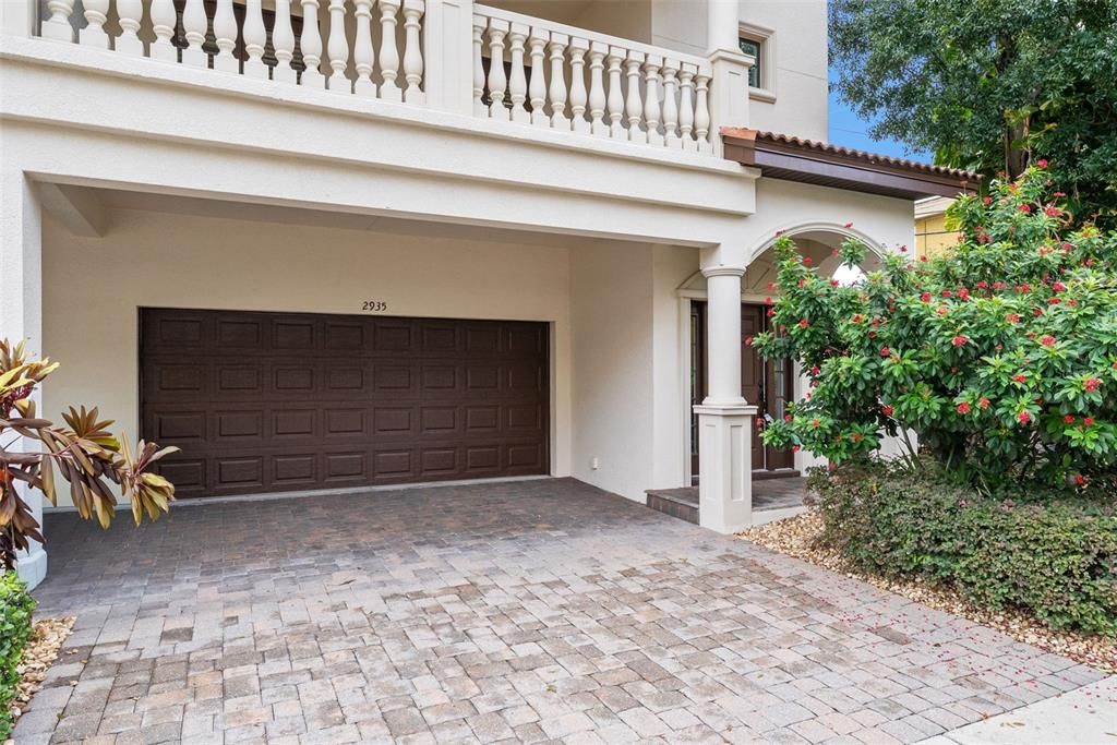 合同活跃: $4,500 (4 贝兹, 3 浴室, 2500 平方英尺)