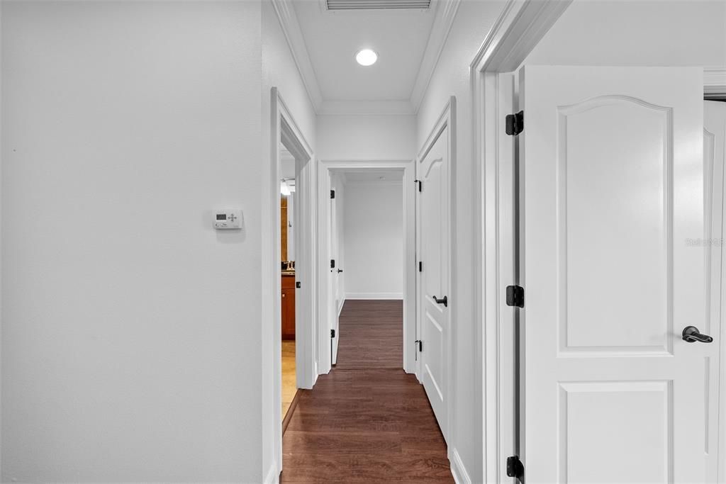 合同活跃: $4,500 (4 贝兹, 3 浴室, 2500 平方英尺)