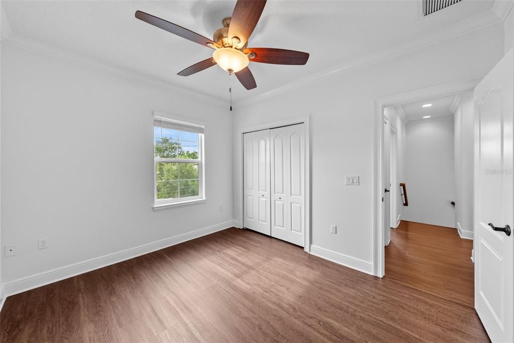 合同活跃: $4,500 (4 贝兹, 3 浴室, 2500 平方英尺)