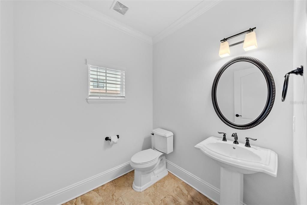 合同活跃: $4,500 (4 贝兹, 3 浴室, 2500 平方英尺)