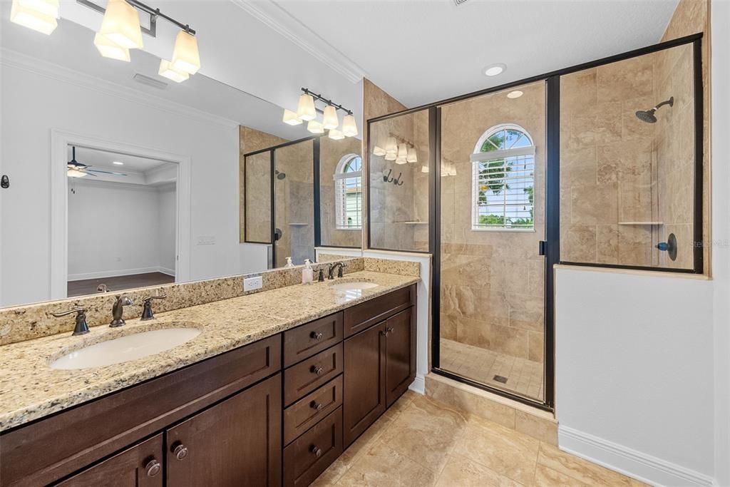 合同活跃: $4,500 (4 贝兹, 3 浴室, 2500 平方英尺)