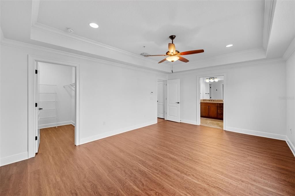 合同活跃: $4,500 (4 贝兹, 3 浴室, 2500 平方英尺)