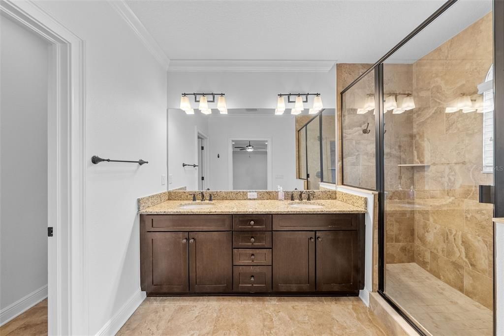 合同活跃: $4,500 (4 贝兹, 3 浴室, 2500 平方英尺)