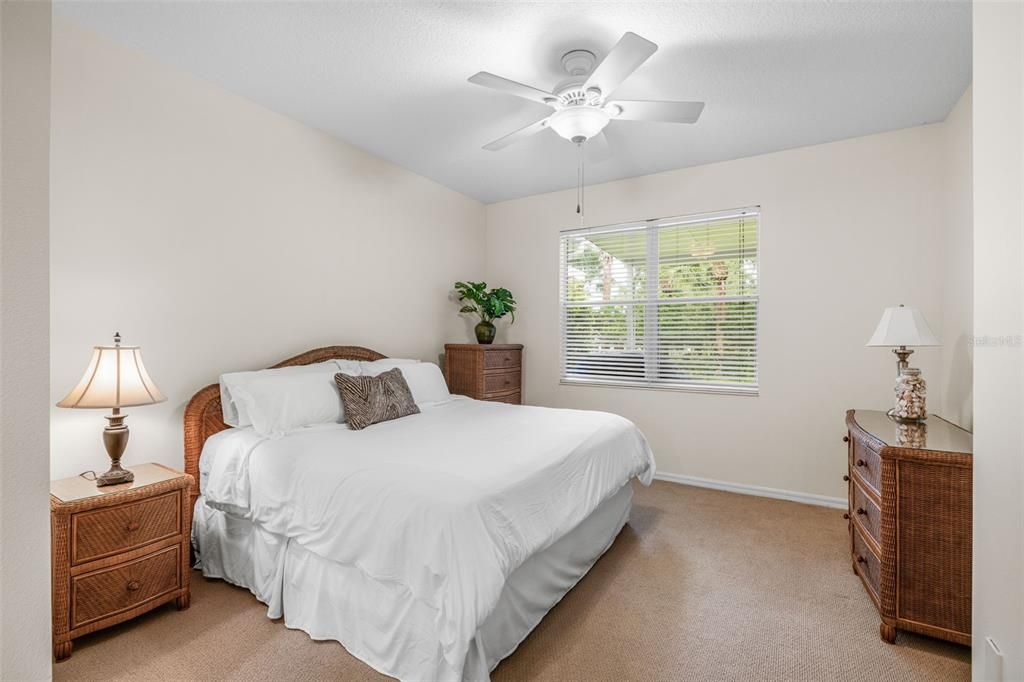 待售: $245,000 (2 贝兹, 2 浴室, 1195 平方英尺)