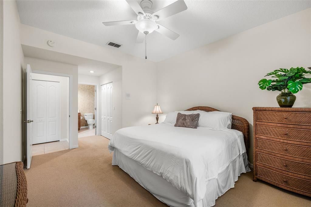 待售: $245,000 (2 贝兹, 2 浴室, 1195 平方英尺)