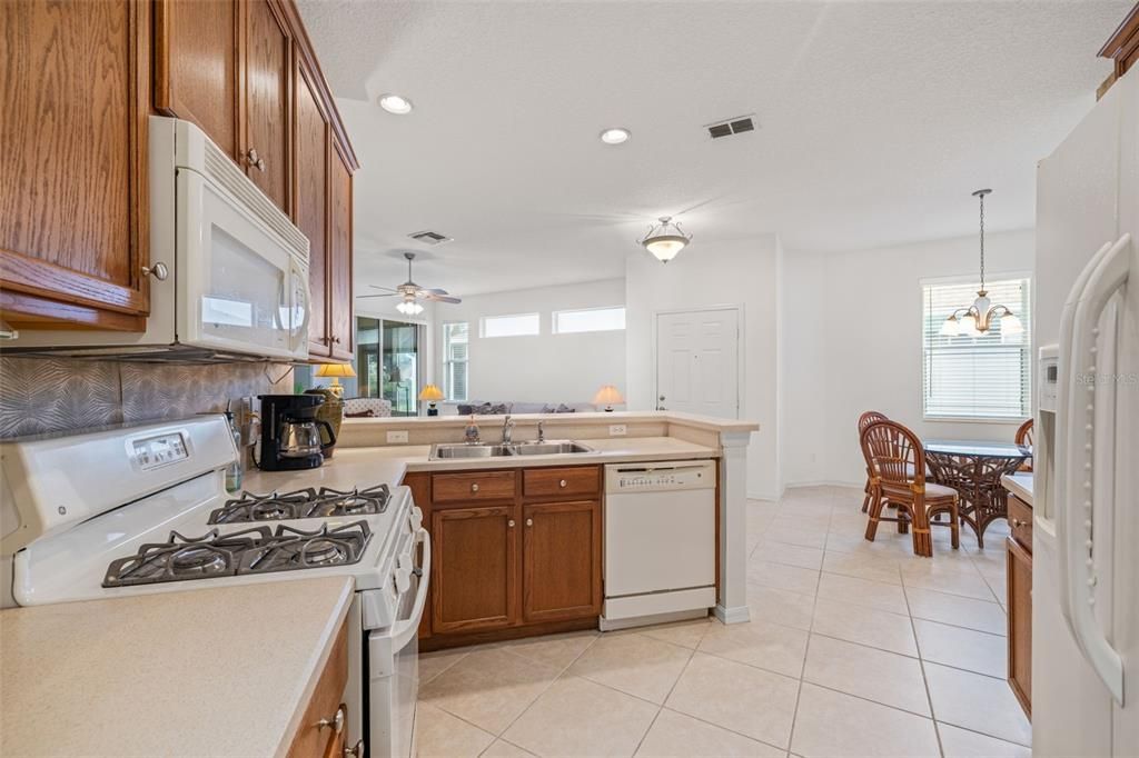 待售: $245,000 (2 贝兹, 2 浴室, 1195 平方英尺)