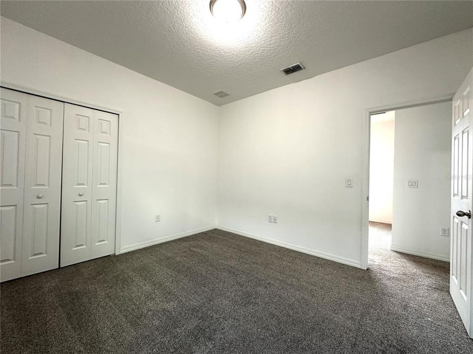 Activo con contrato: $2,850 (4 camas, 2 baños, 1860 Pies cuadrados)