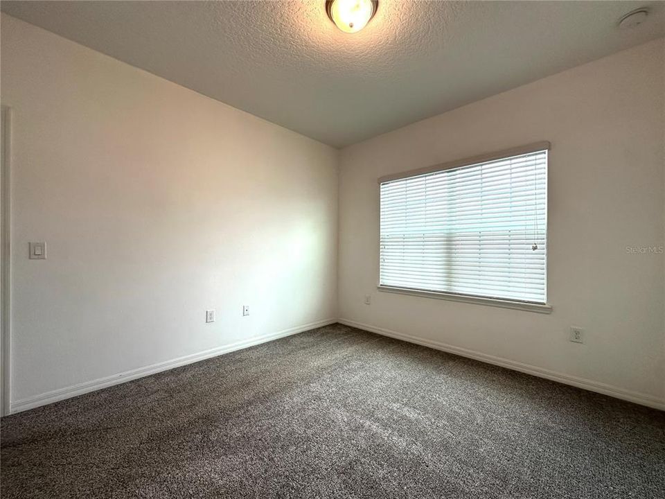 Activo con contrato: $2,850 (4 camas, 2 baños, 1860 Pies cuadrados)