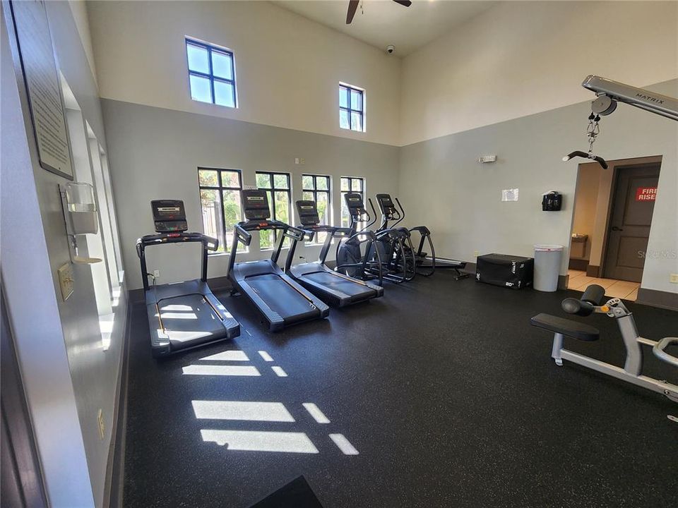 Activo con contrato: $2,850 (4 camas, 2 baños, 1860 Pies cuadrados)