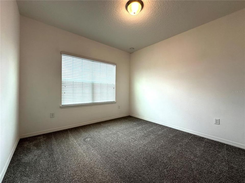 Activo con contrato: $2,850 (4 camas, 2 baños, 1860 Pies cuadrados)