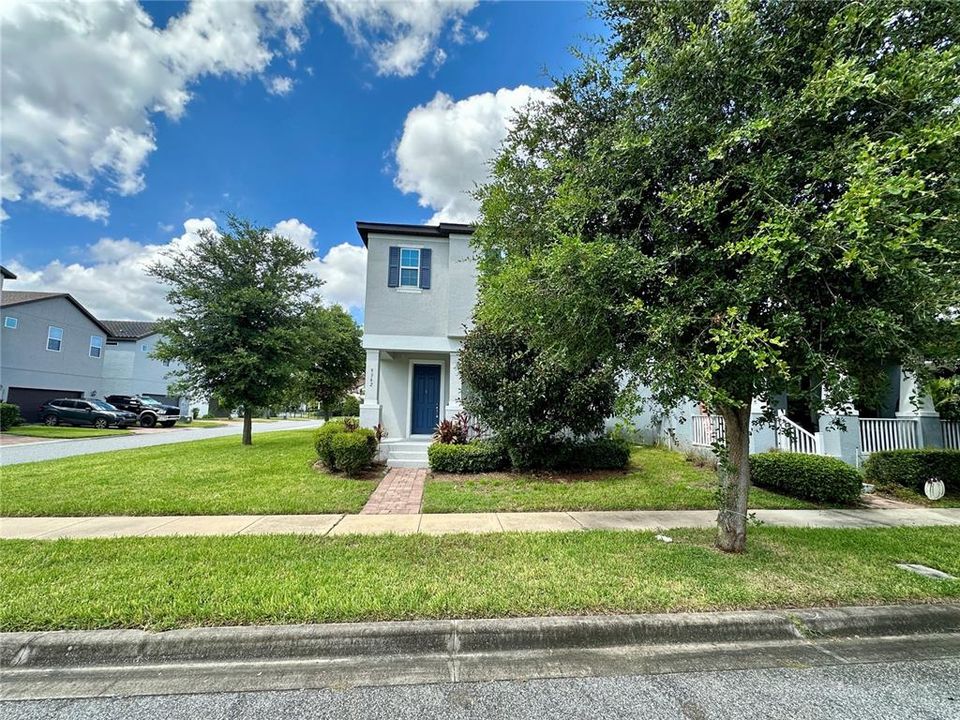 Activo con contrato: $2,850 (4 camas, 2 baños, 1860 Pies cuadrados)