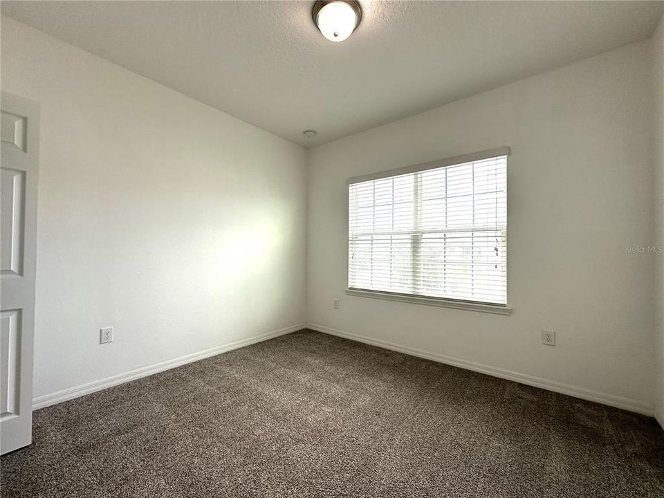 Activo con contrato: $2,850 (4 camas, 2 baños, 1860 Pies cuadrados)