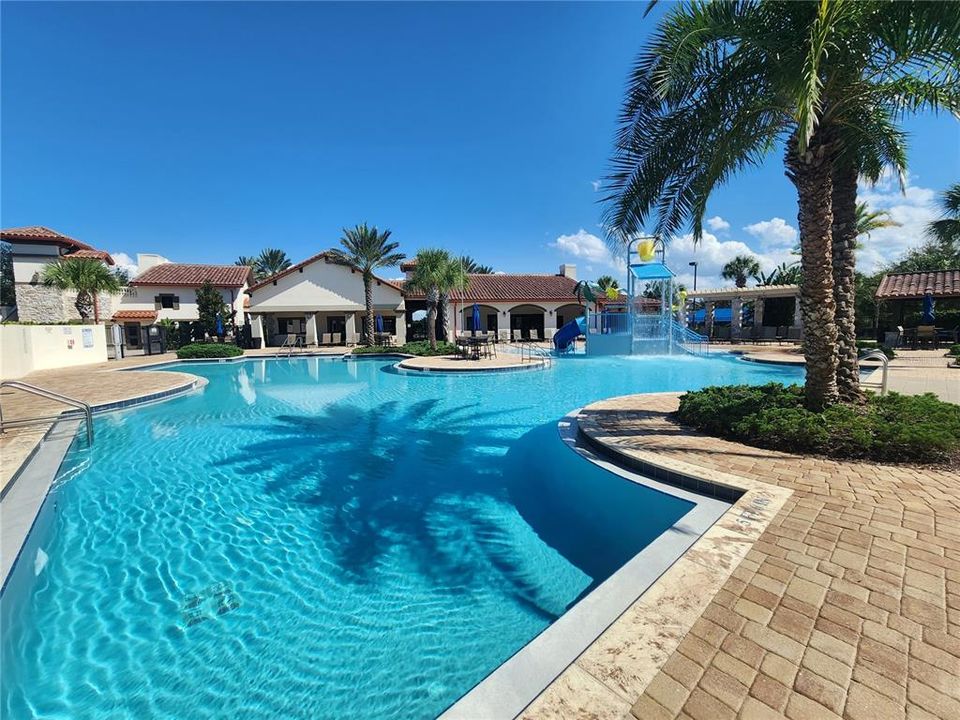 Activo con contrato: $2,850 (4 camas, 2 baños, 1860 Pies cuadrados)