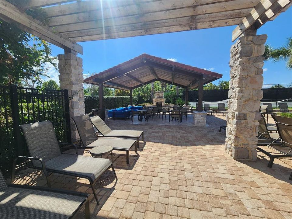 Activo con contrato: $2,850 (4 camas, 2 baños, 1860 Pies cuadrados)