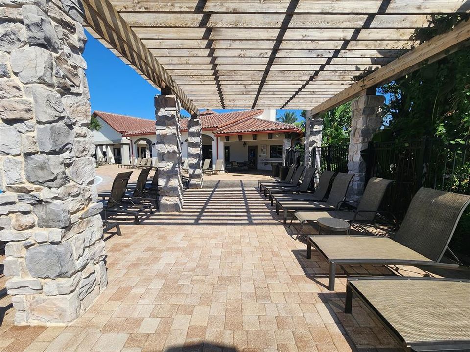 Activo con contrato: $2,850 (4 camas, 2 baños, 1860 Pies cuadrados)