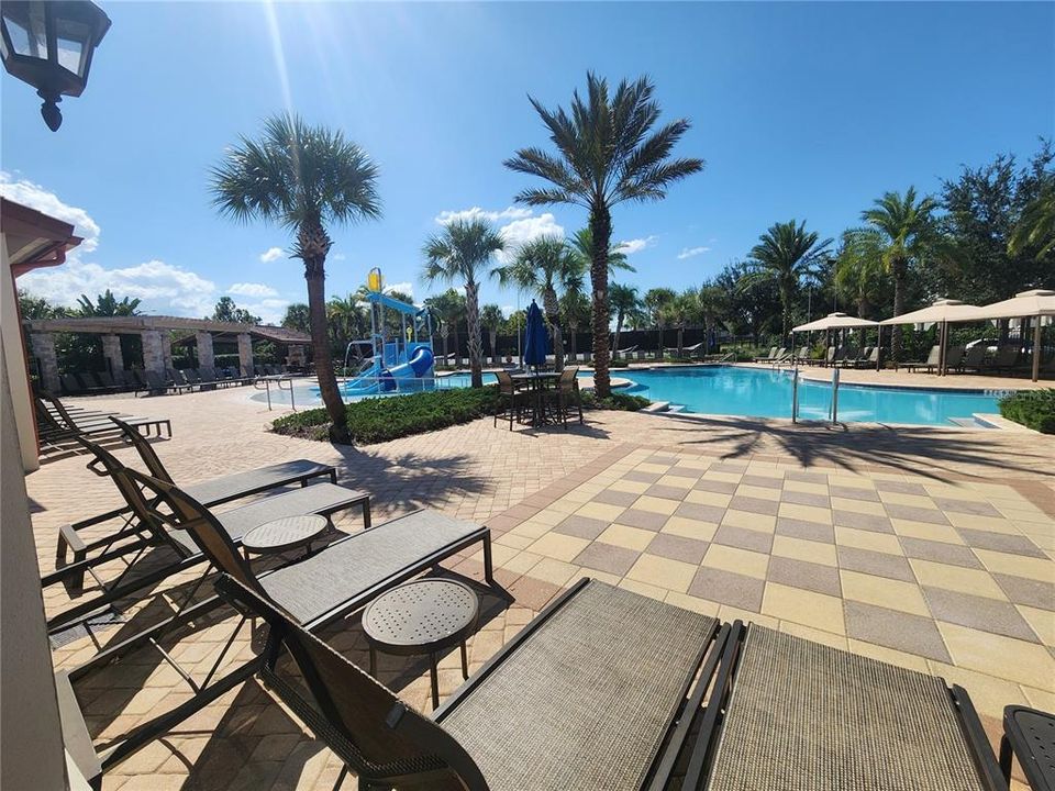 Activo con contrato: $2,850 (4 camas, 2 baños, 1860 Pies cuadrados)