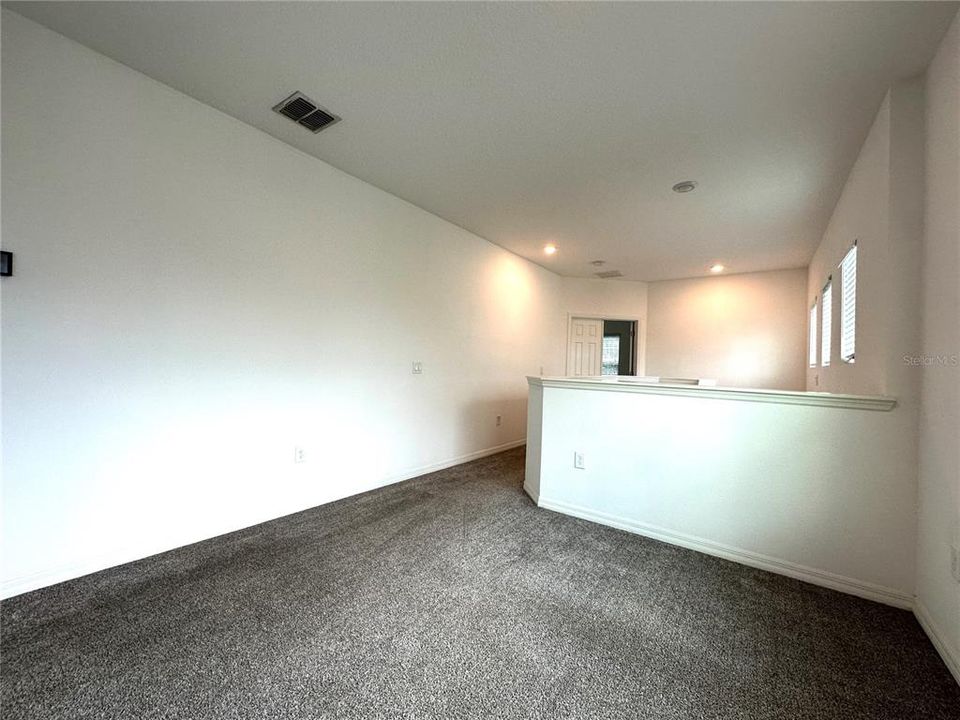 Activo con contrato: $2,850 (4 camas, 2 baños, 1860 Pies cuadrados)