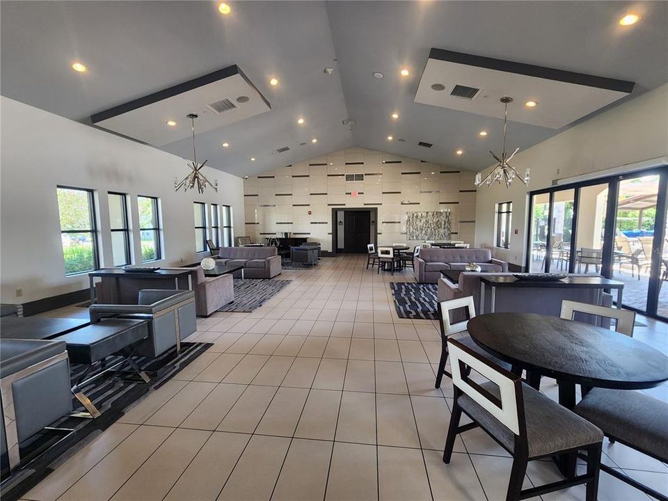 Activo con contrato: $2,850 (4 camas, 2 baños, 1860 Pies cuadrados)