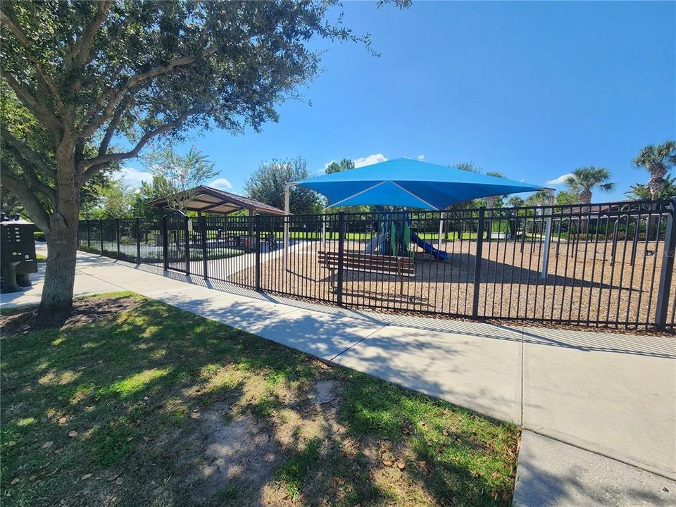 Activo con contrato: $2,850 (4 camas, 2 baños, 1860 Pies cuadrados)