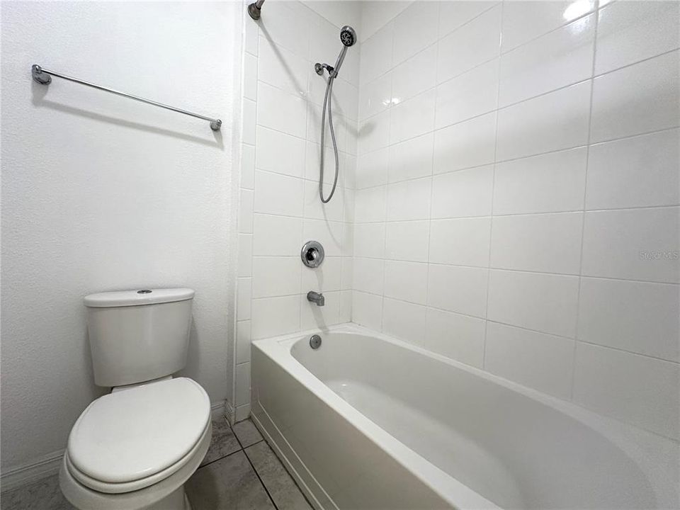 Activo con contrato: $2,850 (4 camas, 2 baños, 1860 Pies cuadrados)