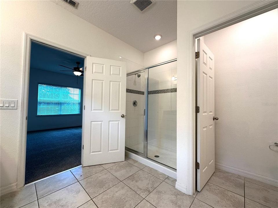 Activo con contrato: $2,850 (4 camas, 2 baños, 1860 Pies cuadrados)