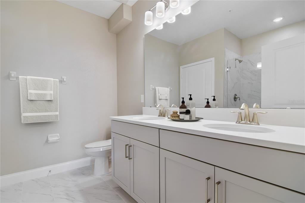 Под контрактом: $364,900 (2 спален, 2 ванн, 1368 Квадратных фут)