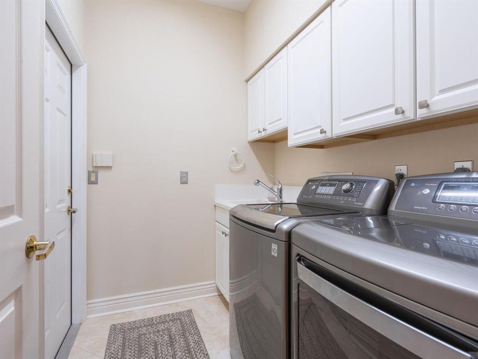 Activo con contrato: $689,000 (3 camas, 2 baños, 2604 Pies cuadrados)