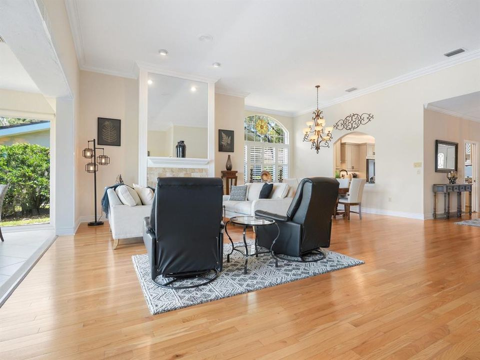 Activo con contrato: $689,000 (3 camas, 2 baños, 2604 Pies cuadrados)