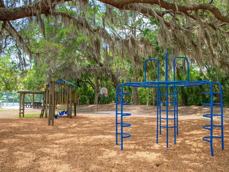 Activo con contrato: $689,000 (3 camas, 2 baños, 2604 Pies cuadrados)